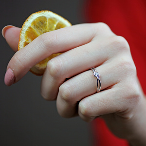 Rosana White - jedinečný zásnubný prsteň z bieleho zlata