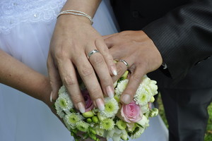 Rico White svatební zlaté prsteny s kameny