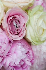 Larisa White  zářivé prsteny z bílého zlata