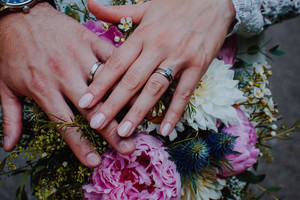Iris White snubní prsteny z bílého zlata