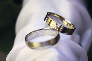 Epona White  snubní prsteny z bílého zlata