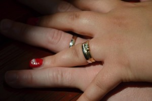 Evelyn Colour GW lesklé snubní prsteny z bílého a žlutého zlata