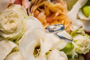 Flora White snubní prsteny z bílého zlata