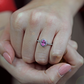 Alice P White  efektné zásnubný prsteň z bieleho zlata a ružovým zirkónom