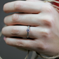 Angelina White rozkošný zásnubný prsteň z bieleho zlata