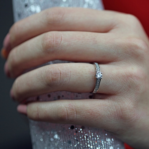 Milena White  - luxusné snubný prsteň z bieleho zlata