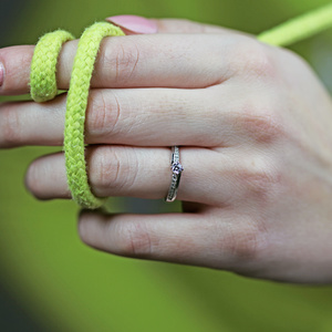 Petronela White - špičkový zásnubný prsteň z bieleho zlata