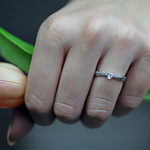 Viktorie White  - elegantný zásnubný prsteň