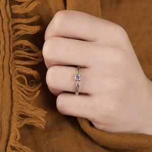 Neve W Briliant - vkusný zásnubný prsteň z bieleho zlata